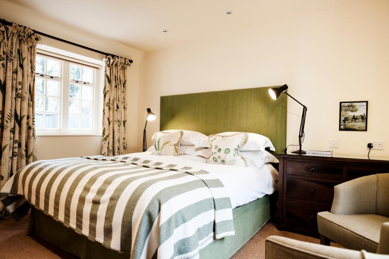 The Hare & Hounds Hotel Тетбері Екстер'єр фото
