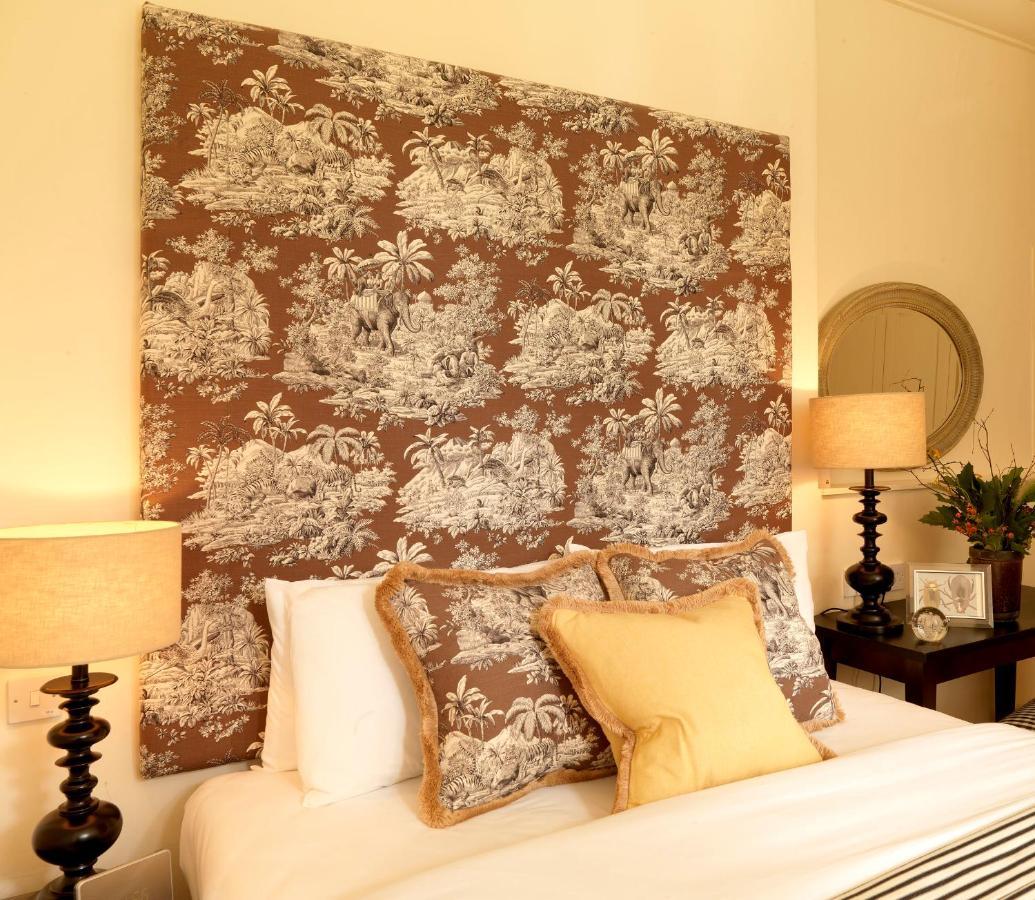 The Hare & Hounds Hotel Тетбері Екстер'єр фото