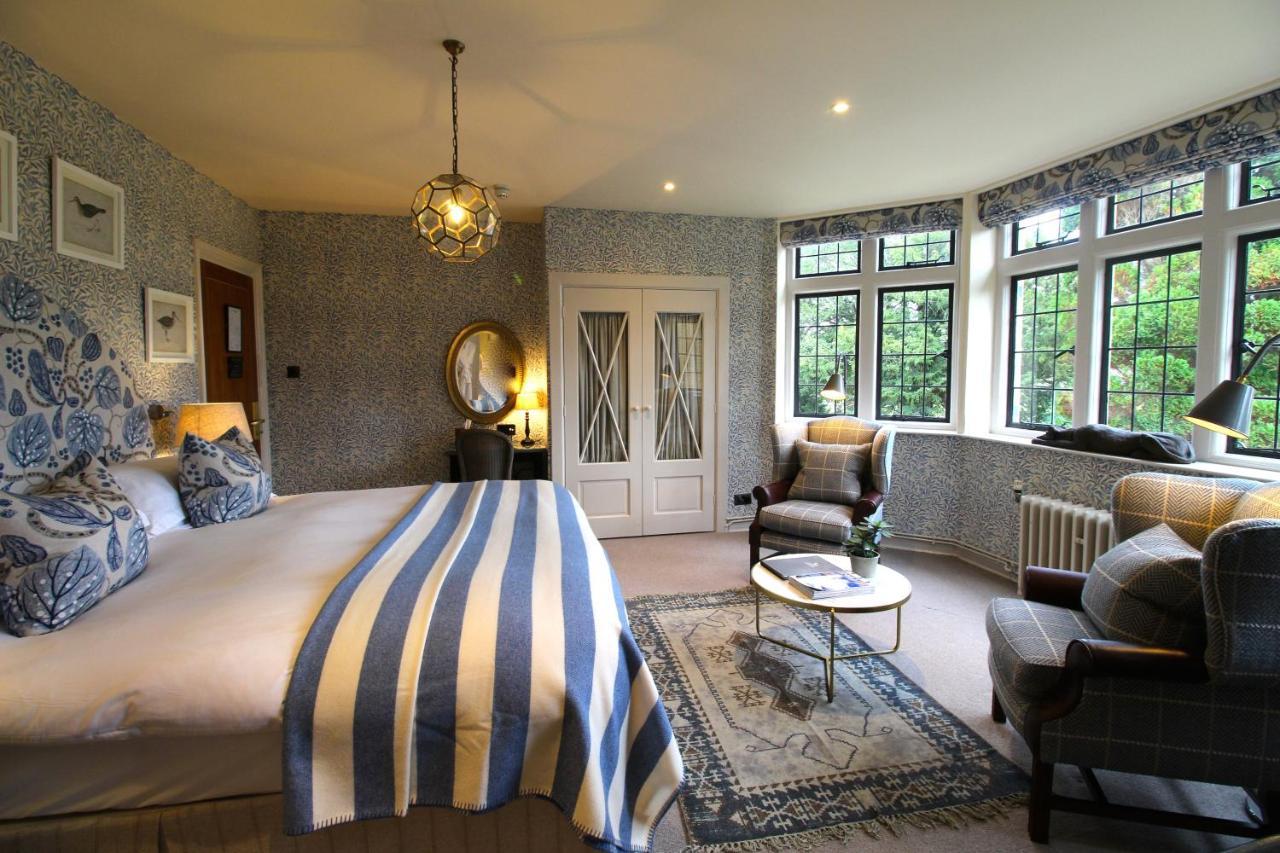 The Hare & Hounds Hotel Тетбері Екстер'єр фото