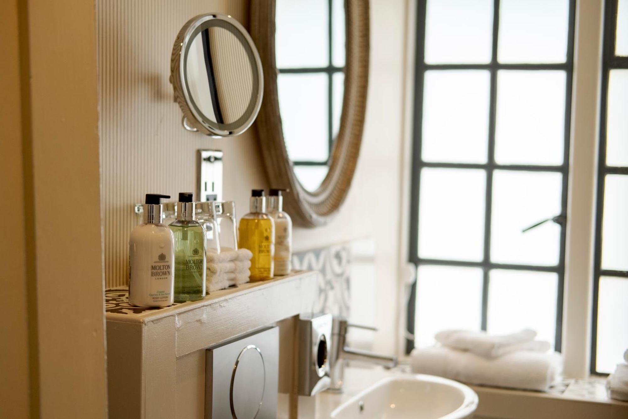 The Hare & Hounds Hotel Тетбері Номер фото