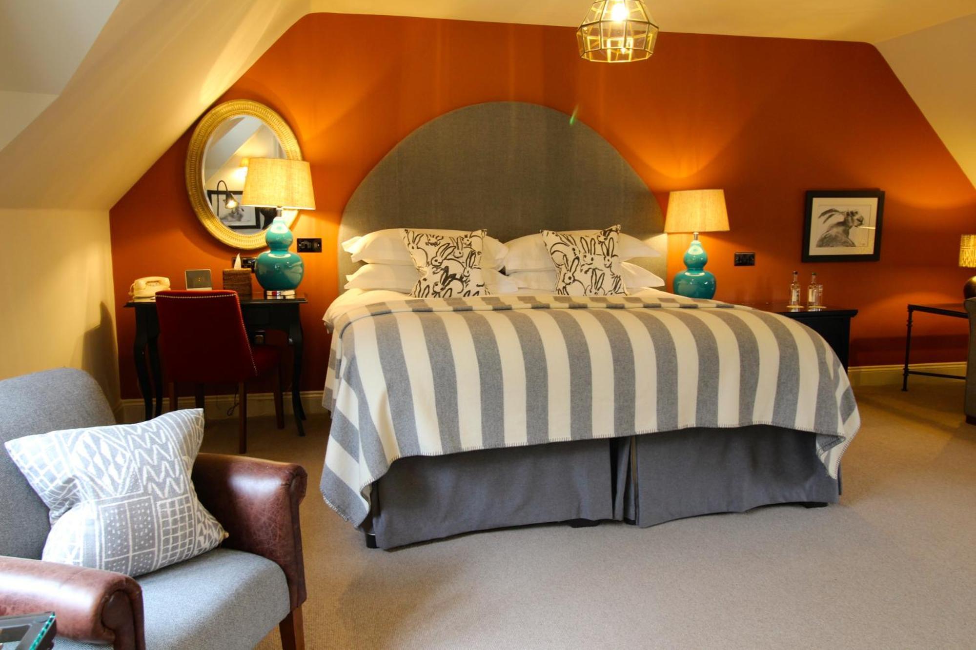 The Hare & Hounds Hotel Тетбері Номер фото