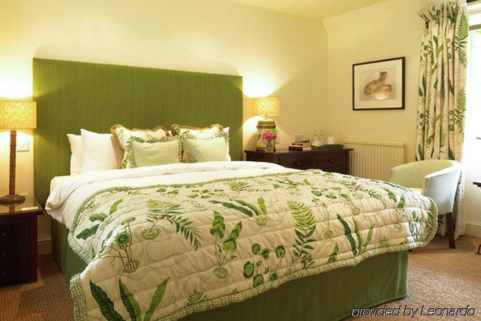 The Hare & Hounds Hotel Тетбері Номер фото
