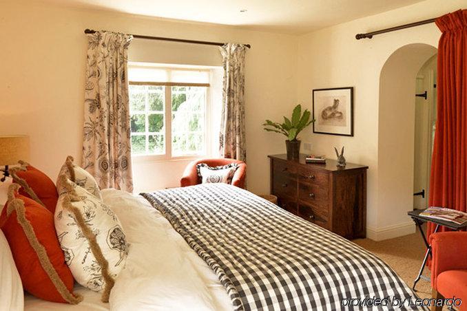 The Hare & Hounds Hotel Тетбері Номер фото