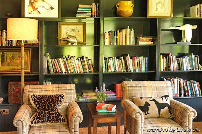 The Hare & Hounds Hotel Тетбері Зручності фото
