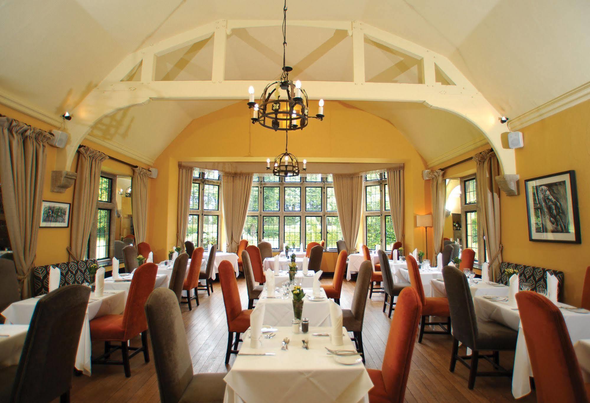 The Hare & Hounds Hotel Тетбері Екстер'єр фото