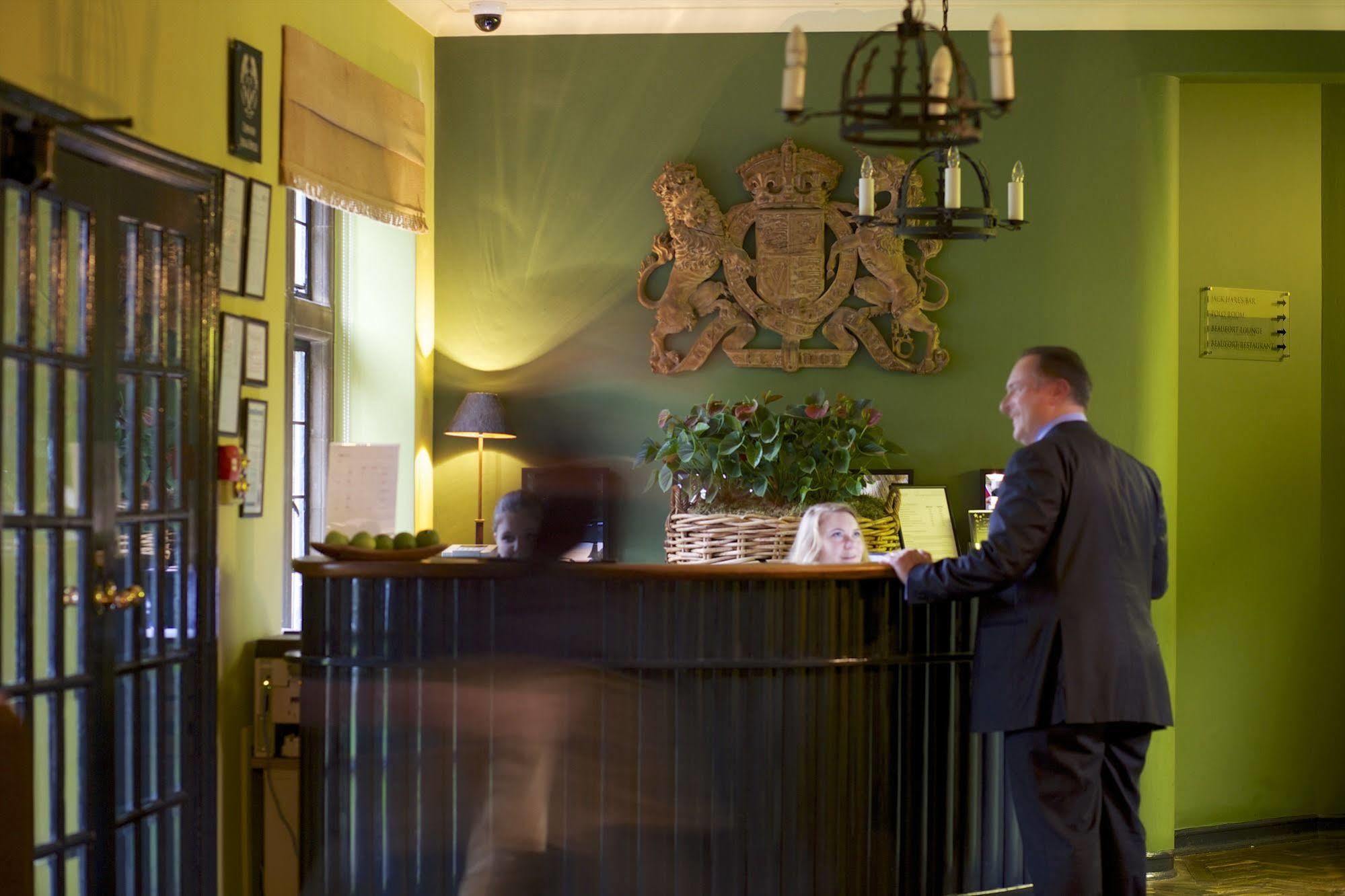 The Hare & Hounds Hotel Тетбері Екстер'єр фото