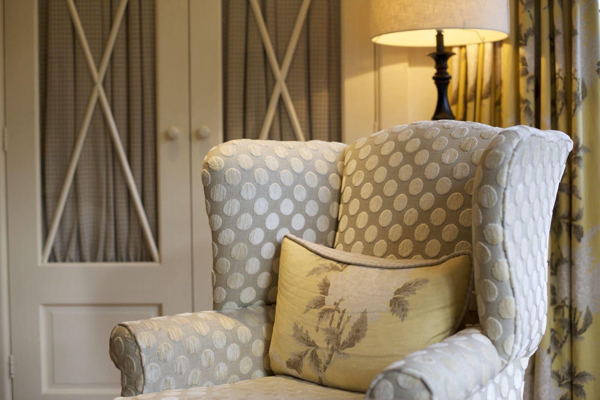 The Hare & Hounds Hotel Тетбері Екстер'єр фото