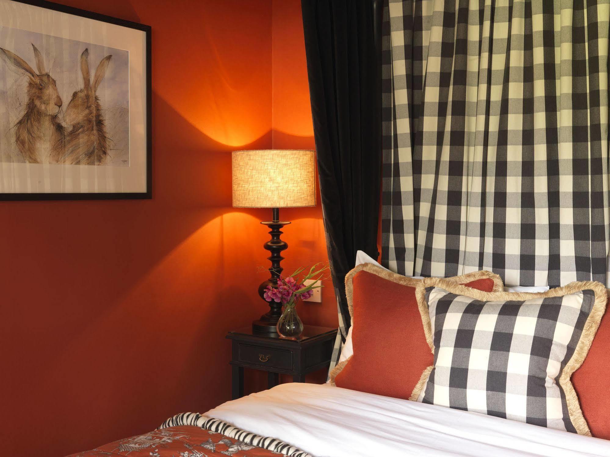 The Hare & Hounds Hotel Тетбері Екстер'єр фото