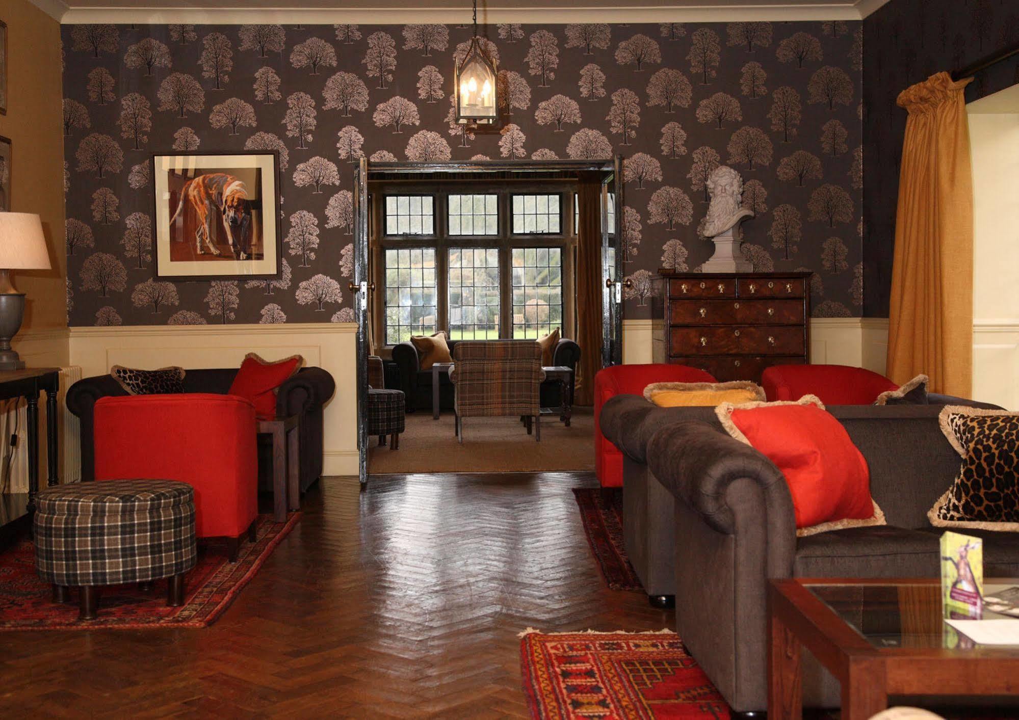 The Hare & Hounds Hotel Тетбері Екстер'єр фото