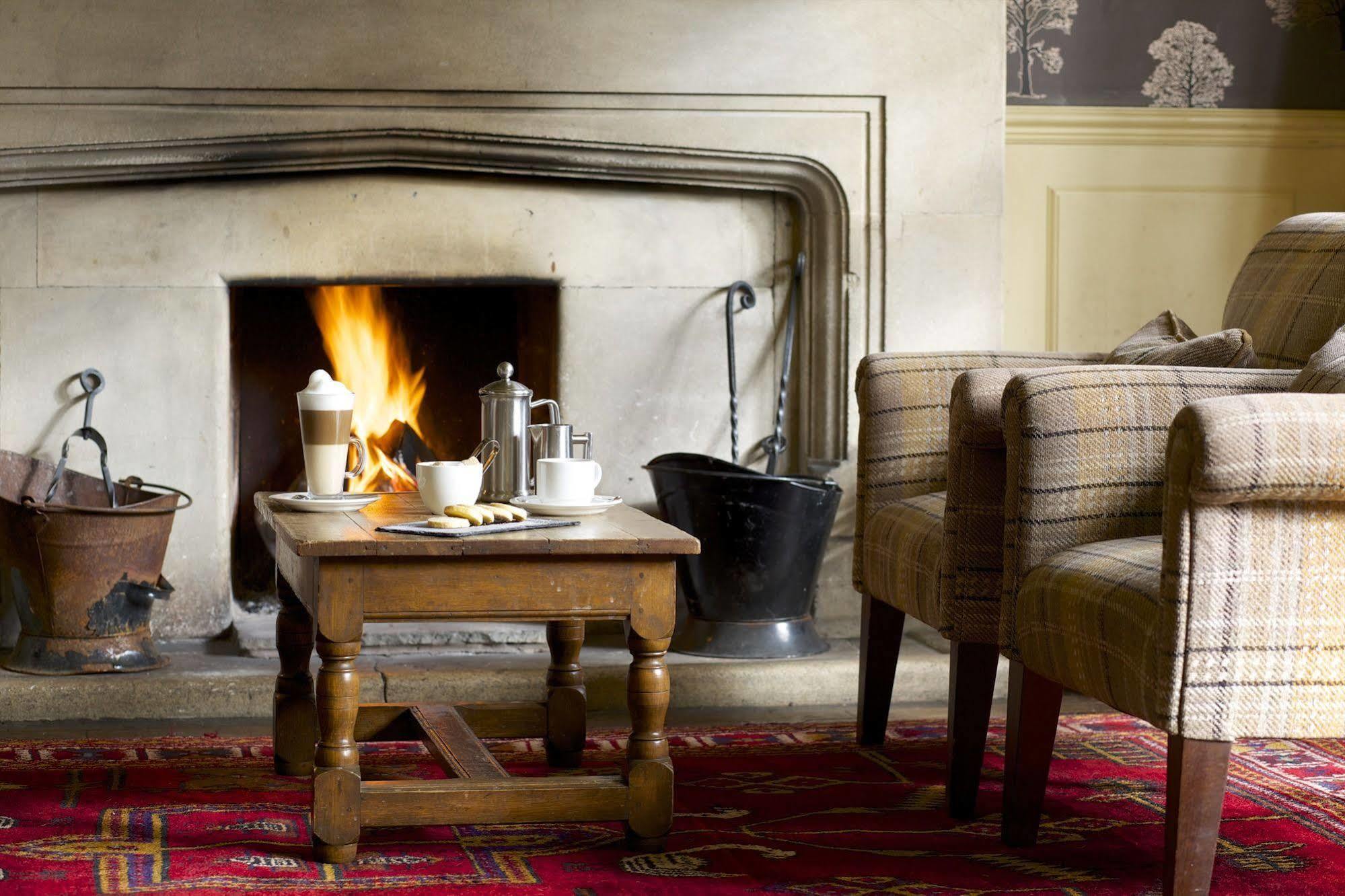 The Hare & Hounds Hotel Тетбері Екстер'єр фото